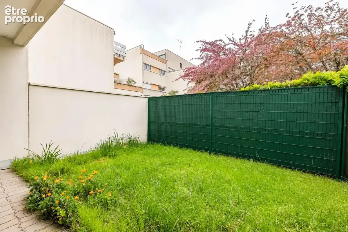Comme une maison – 4 chambres, jardinet privatif & box – - photo 19