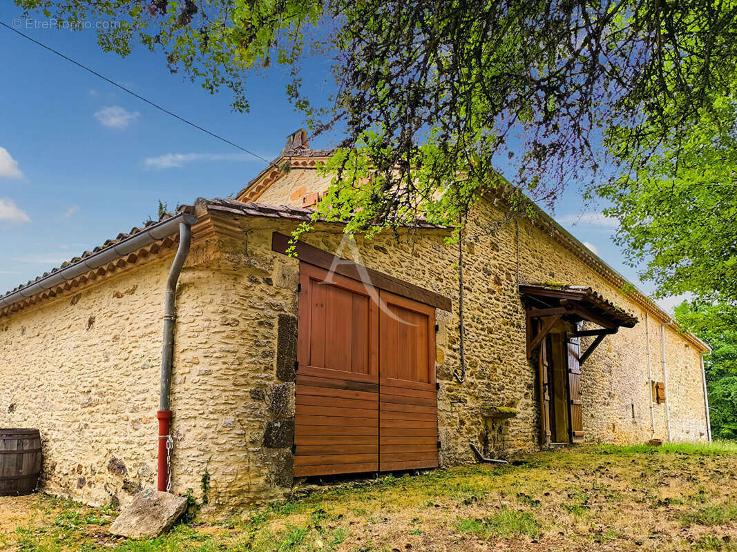 Maison en pierre, Frayssinet Le Gelat, 5 pièce(s) 159m² - photo 3