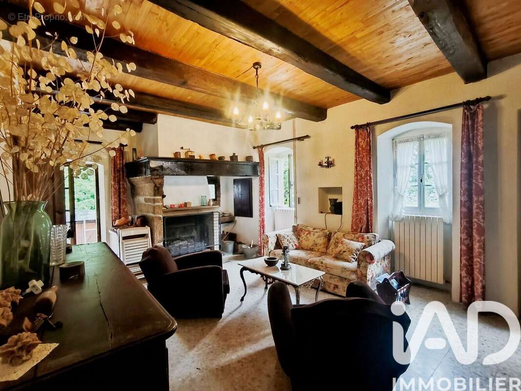 Maison 280 m² à Gravieres  - photo 8