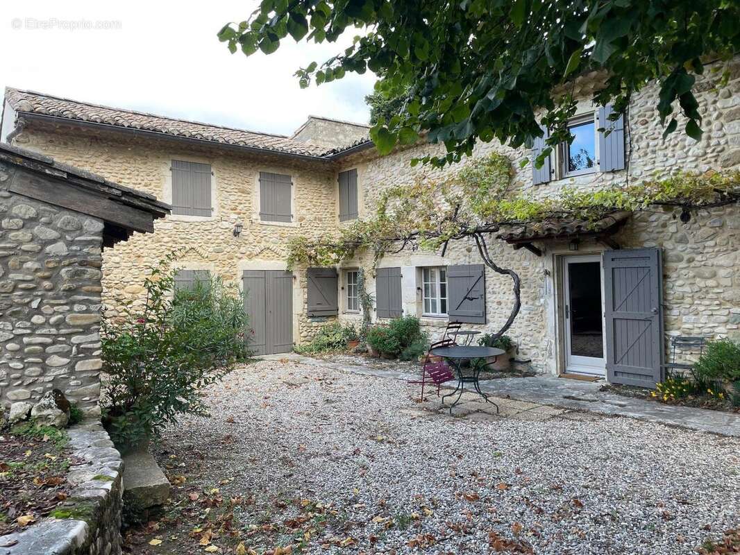 Maison 200 m² à Saint-Gervais-Sur-Roubion  - photo 2