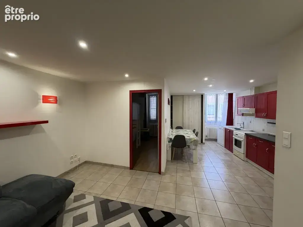 Saint-Claude, rue du Faubourg Marcel,  Appartement 3 pièces avec bureau   65 m2 - photo 3