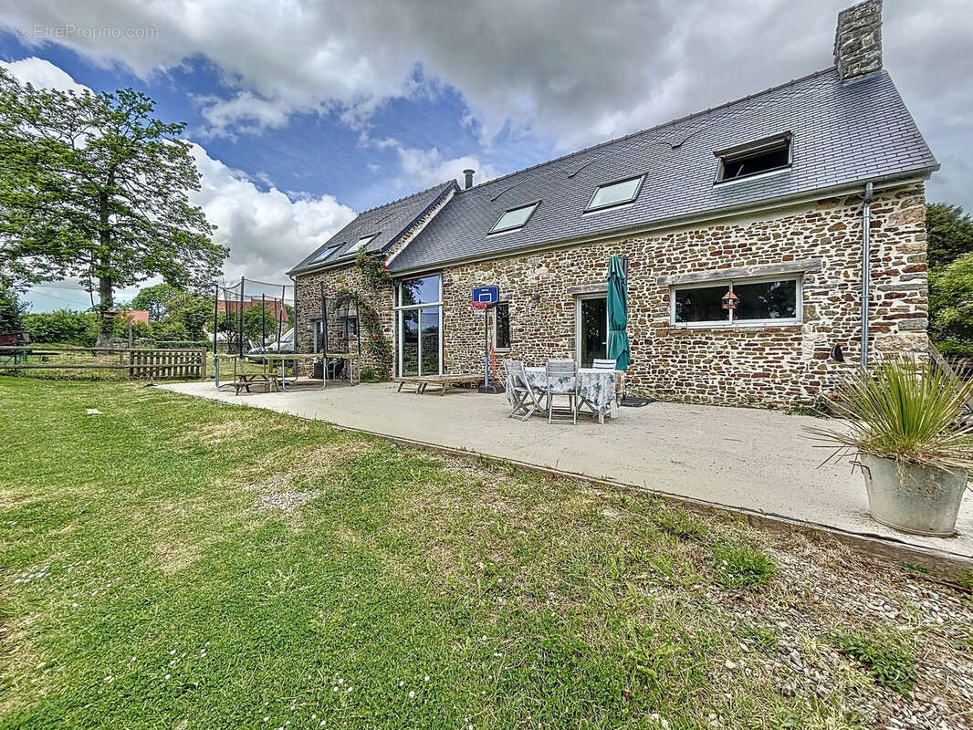 Maison à SAINT-MAURICE-EN-COTENTIN