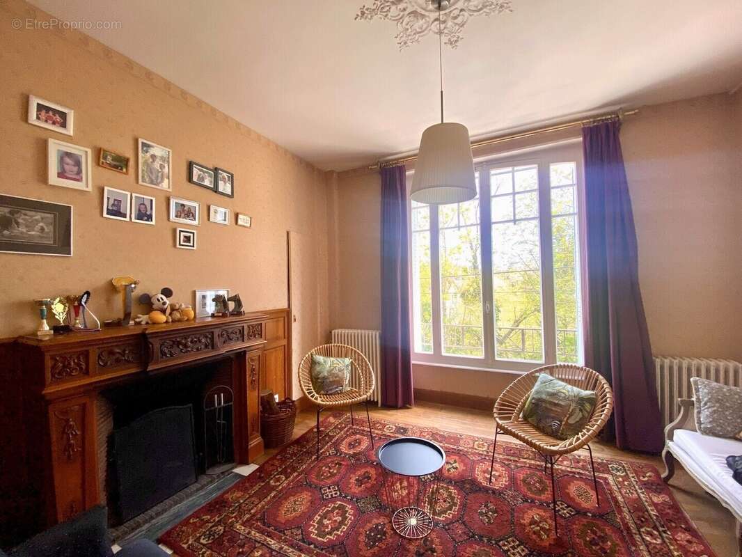 Maison 254 m² à Neris-Les-Bains  - photo 4