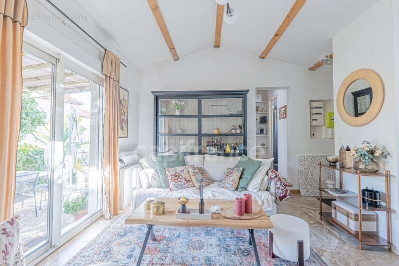 Mougins / à vendre Propriété type MAZET avec dépendance, piscine et garage pour 2 véhicules - photo 3