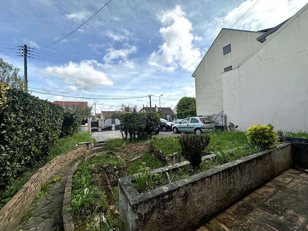 Maison à SARTROUVILLE