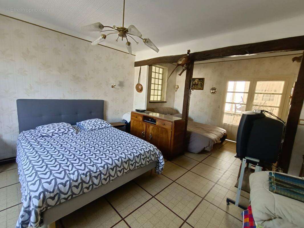 Maison à SELLES-SAINT-DENIS