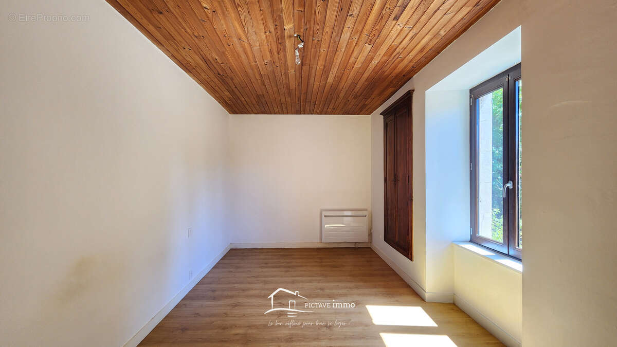 Maison indépendante avec vie de plain-pied et nombreuses dépendances - photo 5