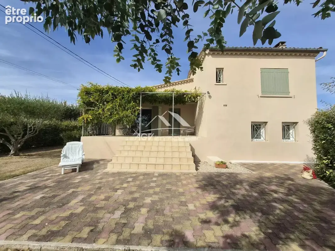 Maison avec garage , dépendance sur 2761 m² de terrain constructible - photo 1