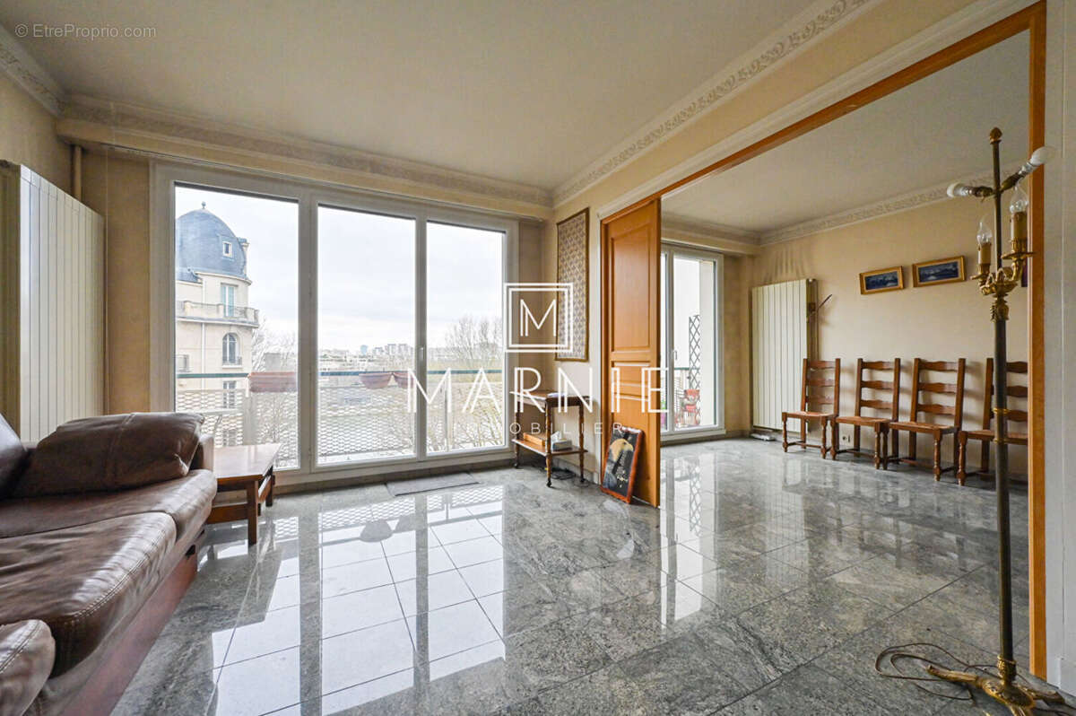 Appartement à PARIS-16E