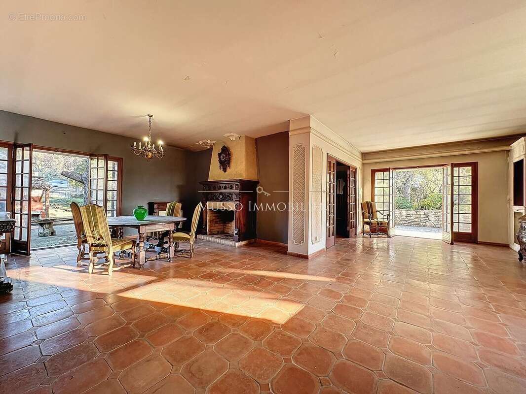 Maison 440 m² à Allauch  - photo 7