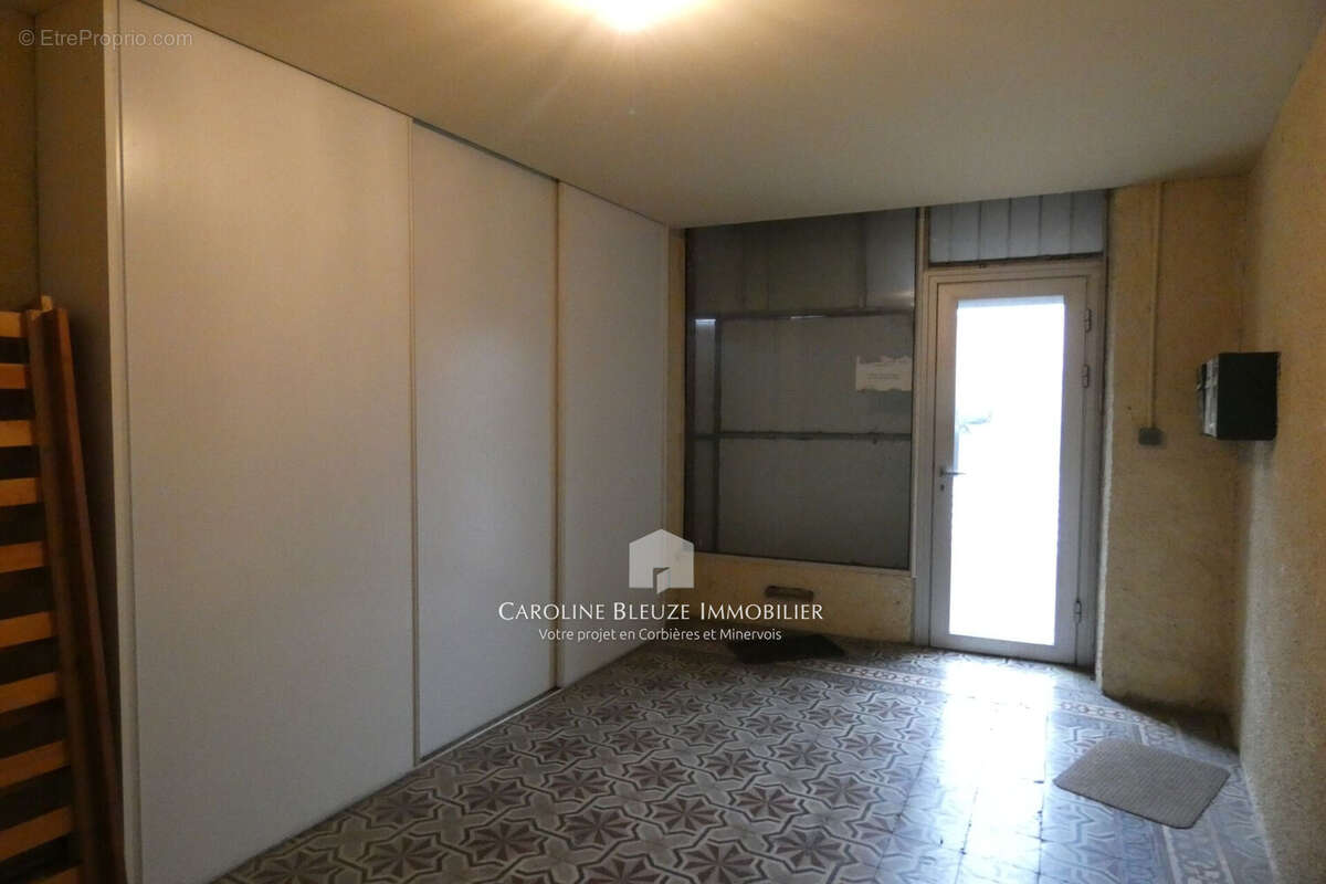 Commerce à LEZIGNAN-CORBIERES