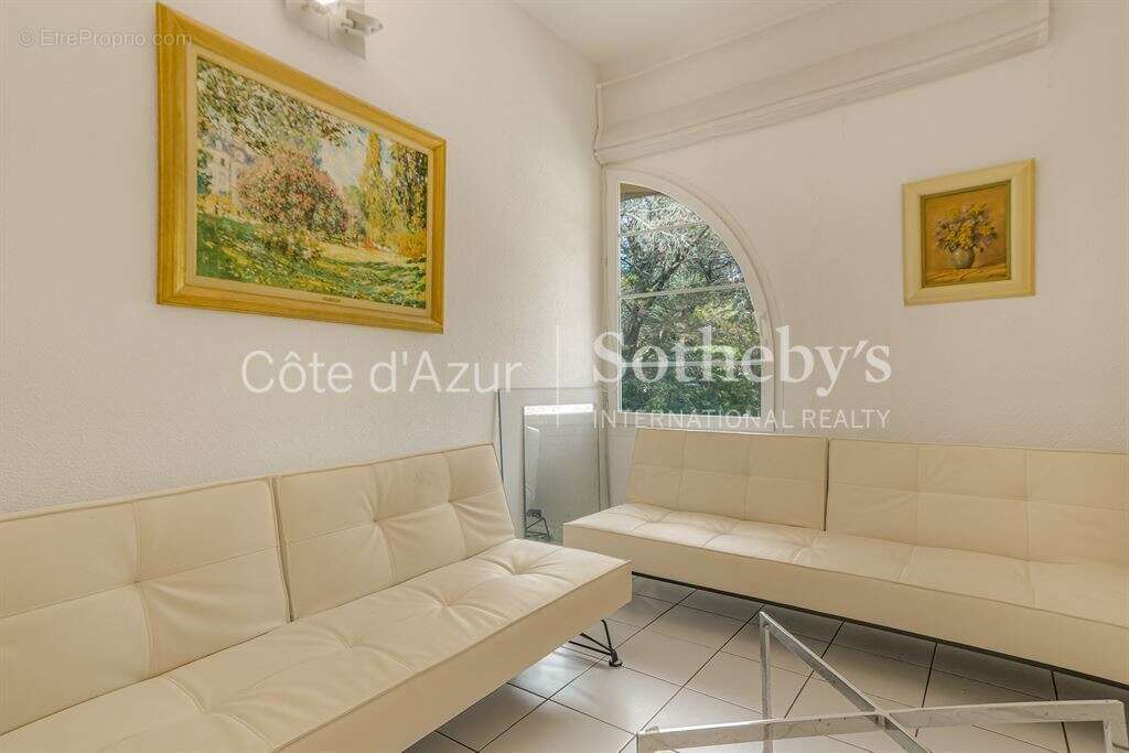 Théoule-sur-Mer, villa de quatre chambres avec piscine et terrain plat de 1 465 m² - photo 12