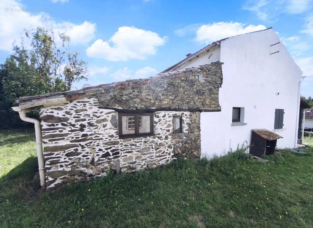 Charmante maison indépendante avec 4 chambres et dépendance rénovée - photo 2