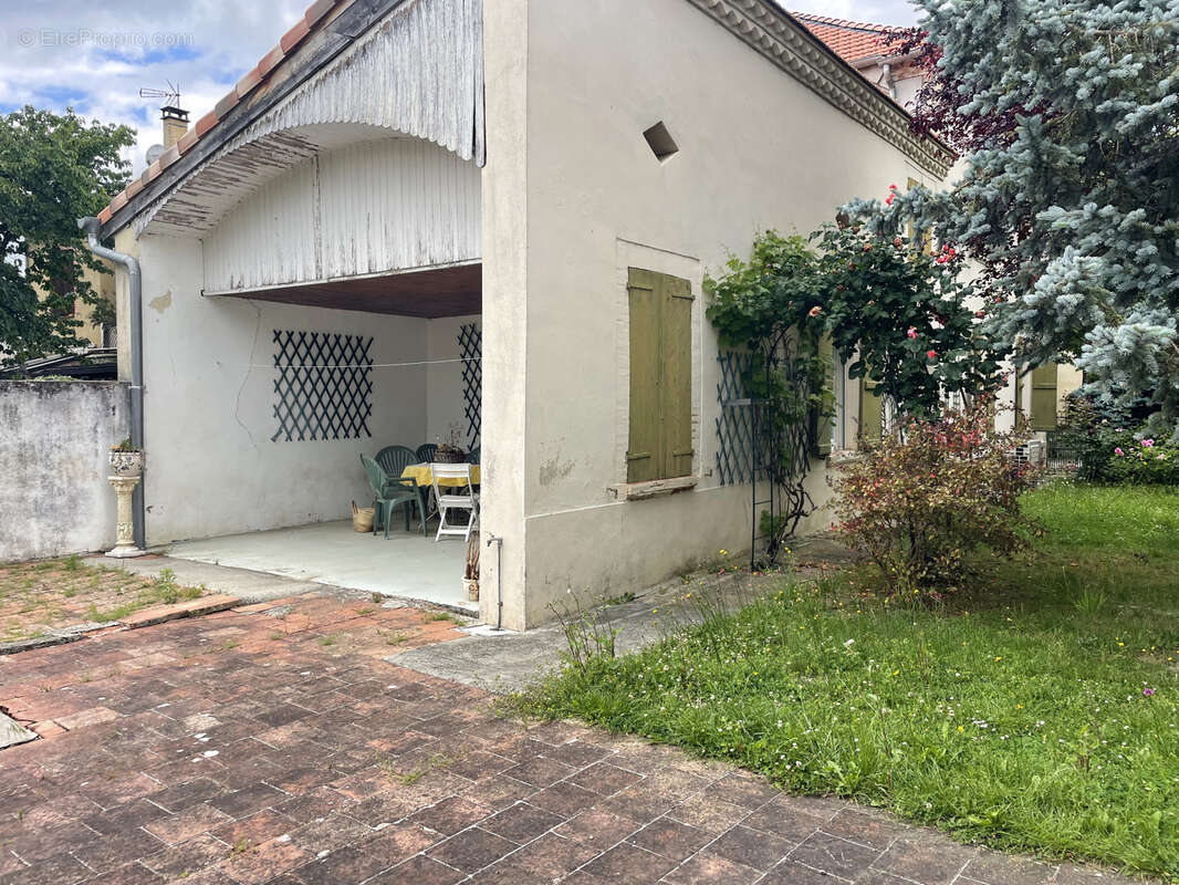 maison de village avec jardin et garage - photo 5