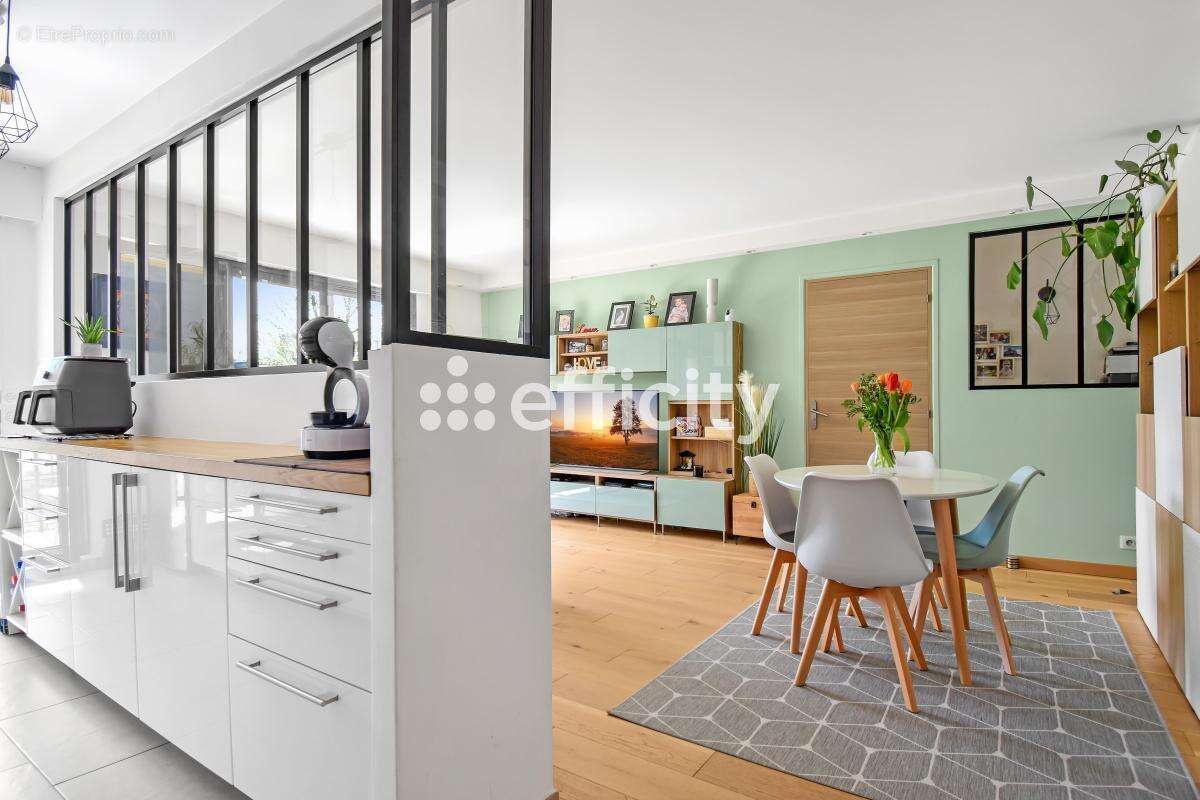 Appartement à COURBEVOIE