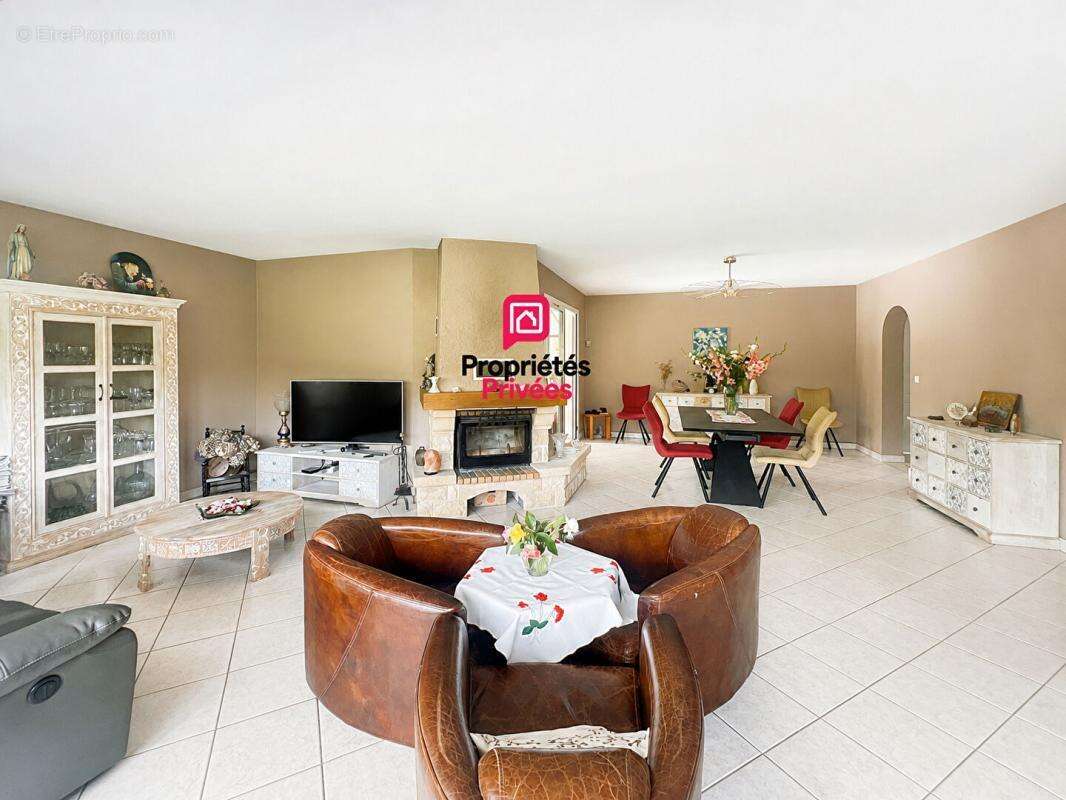 Propriété familiale avec piscine chauffée et parc arboré - photo 5