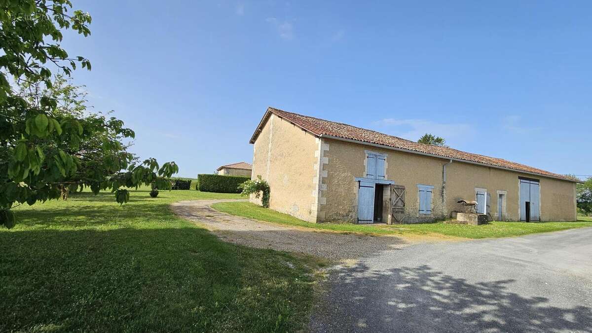 Photo 2 - Maison à SALLES-DE-BARBEZIEUX