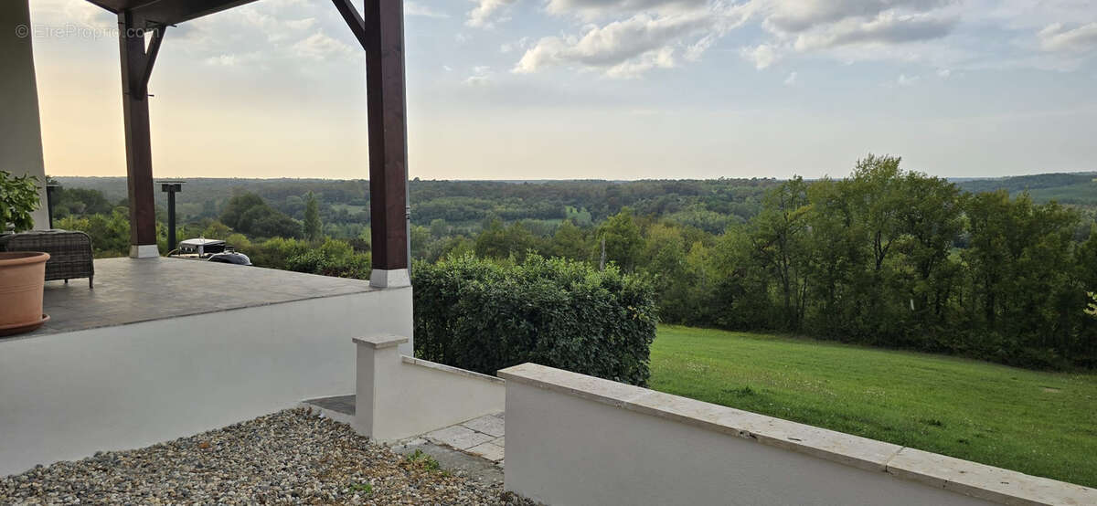 Maison à SAINTE-MAURE-DE-PEYRIAC