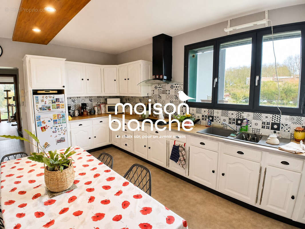 Maison 239 m² à Secondigny  - photo 4
