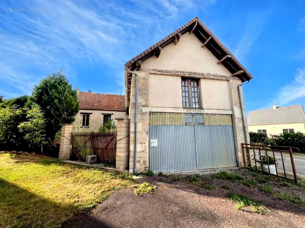 Maison à COURCY