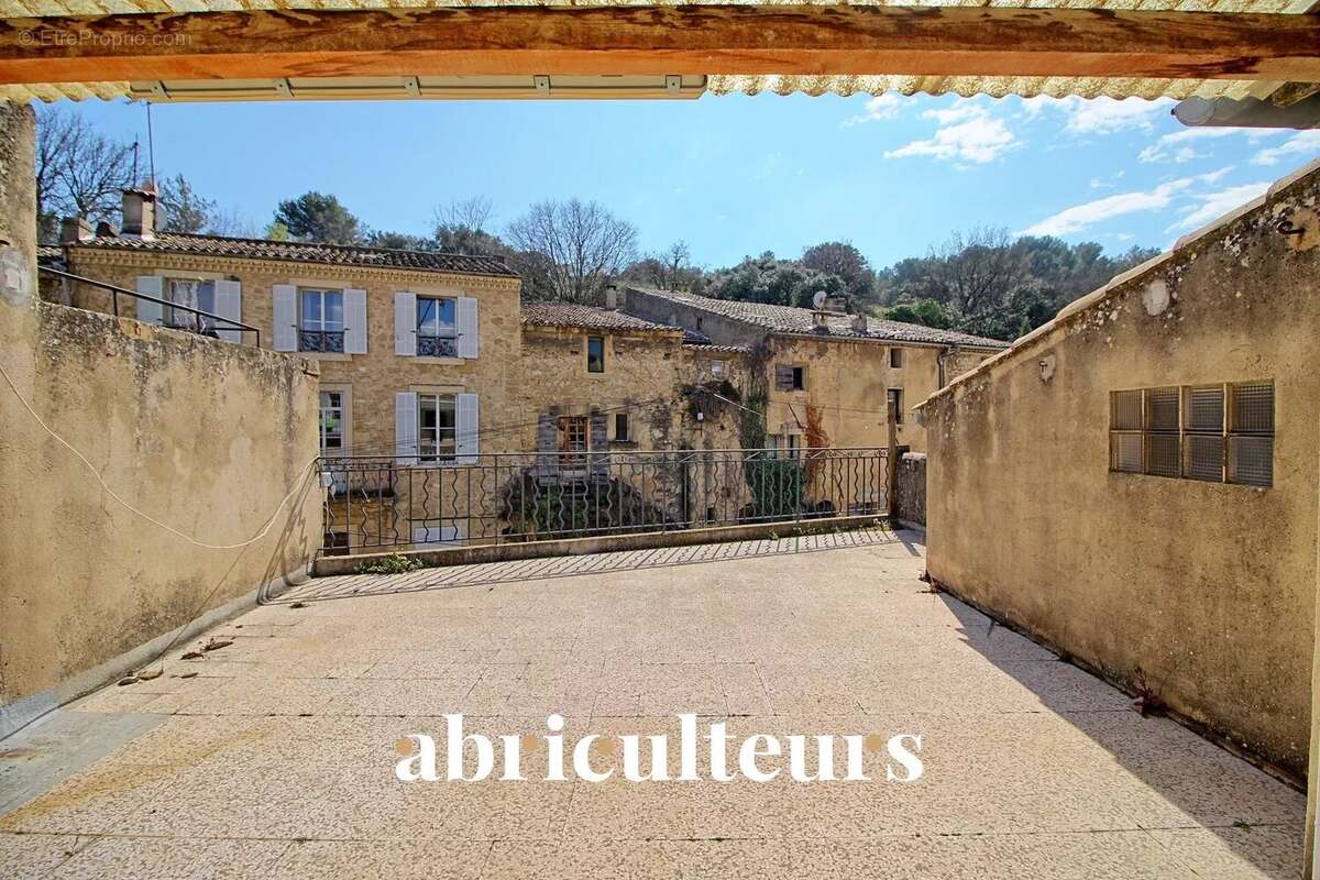 Appartement à ROGNES