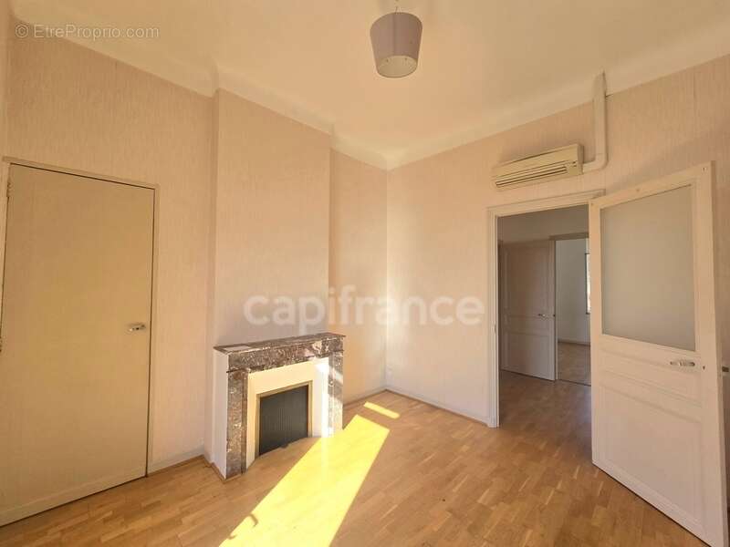 Appartement à SAINT-CYR-SUR-MER
