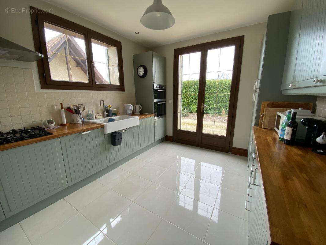 Maison à MAUZAC-ET-GRAND-CASTANG