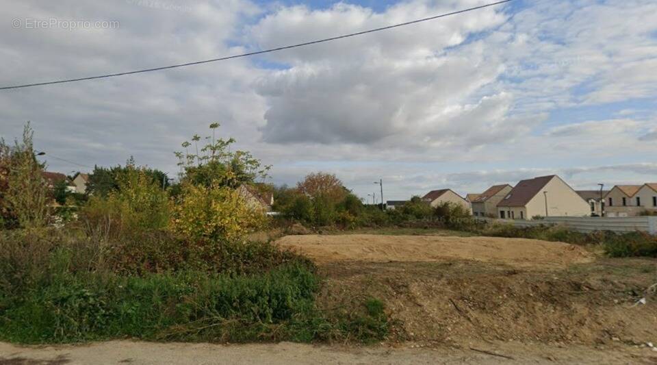 Terrain à MONTLHERY