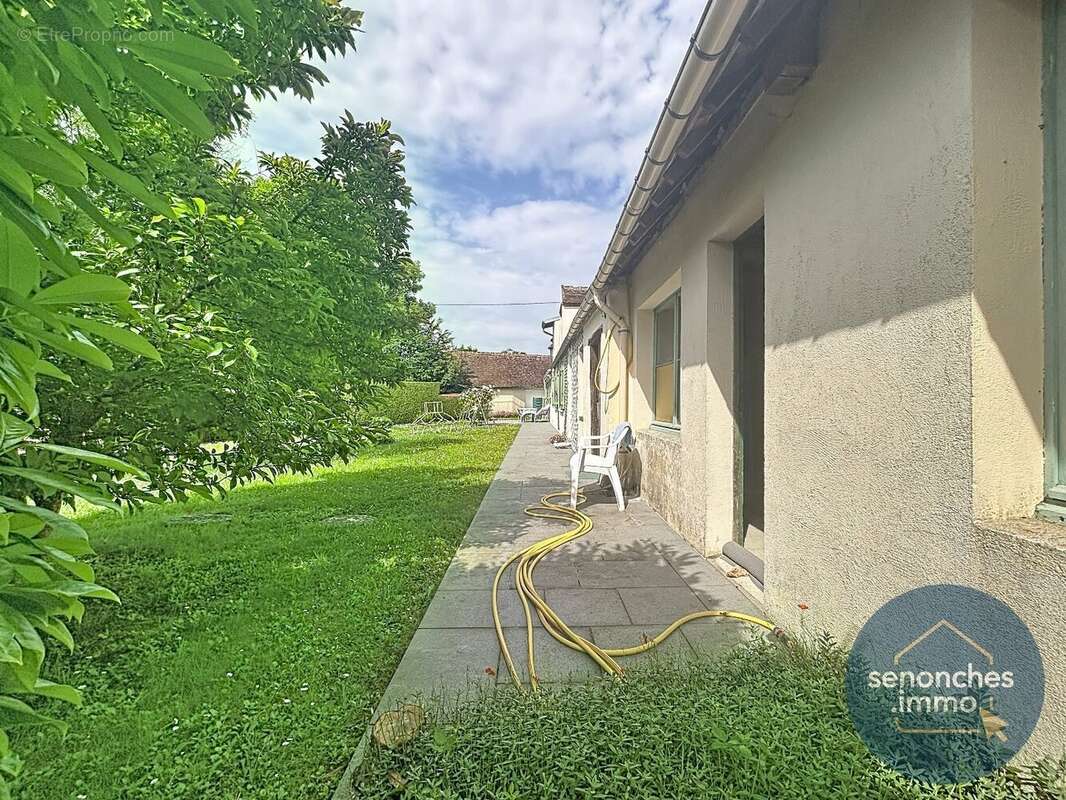 Rare sur le secteur  authentique longère percheronne avec grange aménageable, dépendances et vue dégagée sur la campagne - photo 3
