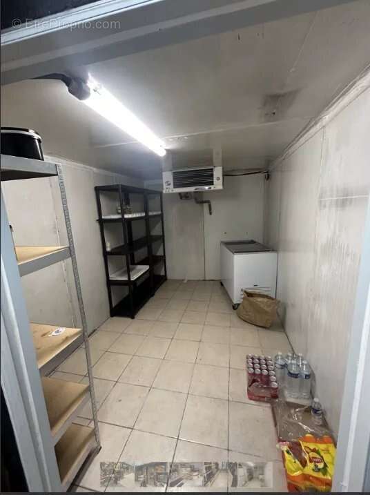 Commerce à SIX-FOURS-LES-PLAGES