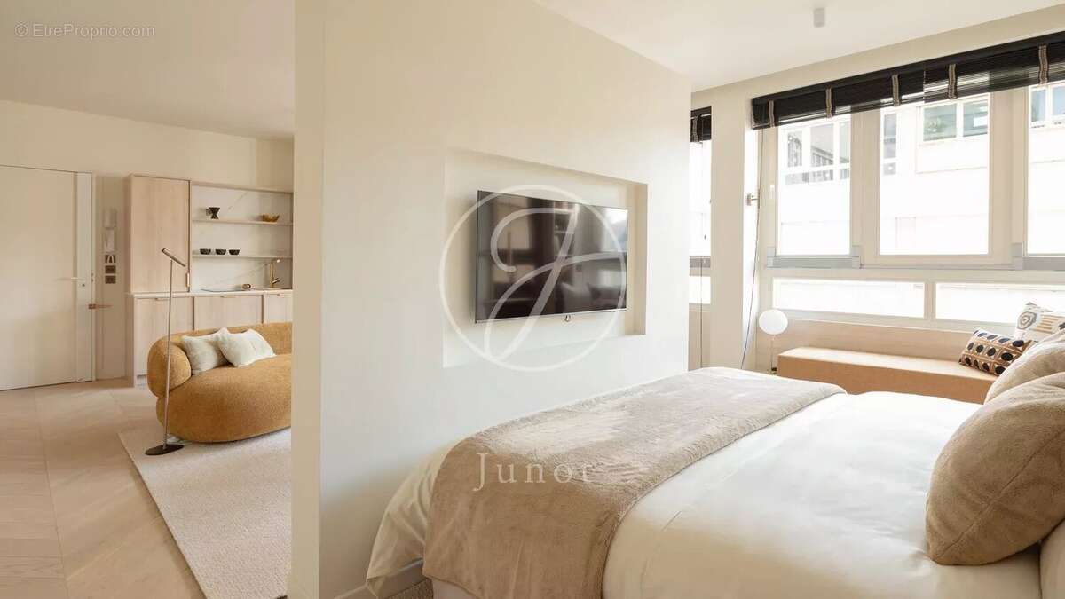 Appartement à PARIS-8E