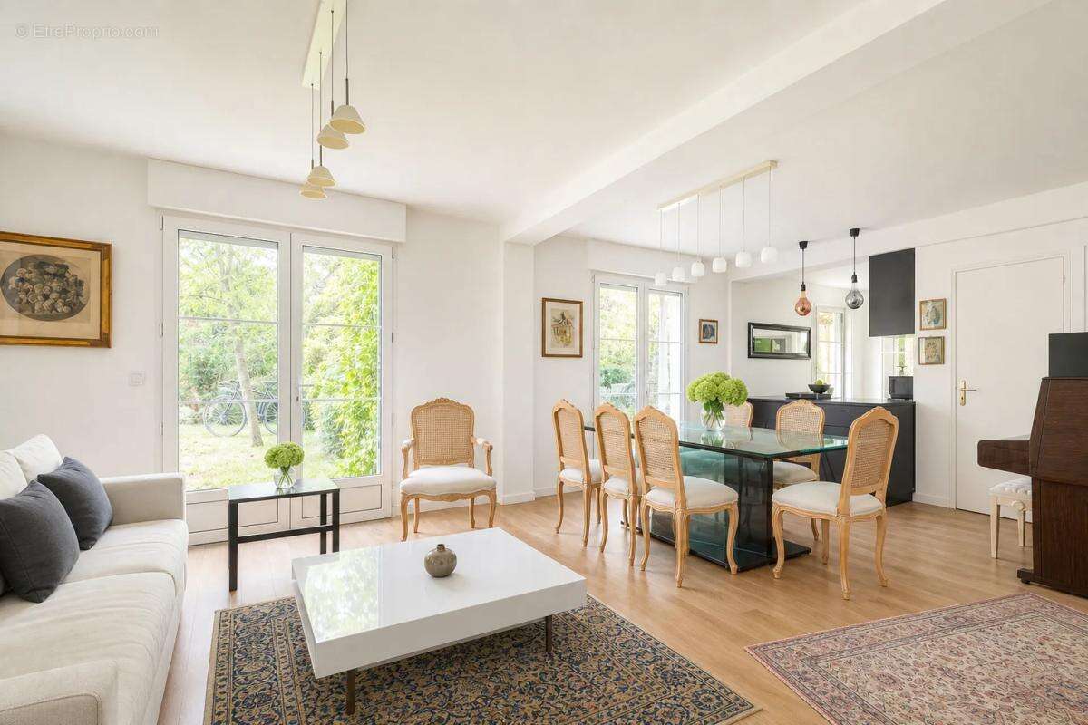Appartement de 4 pièces de 80 m² situé à Garches - photo 4