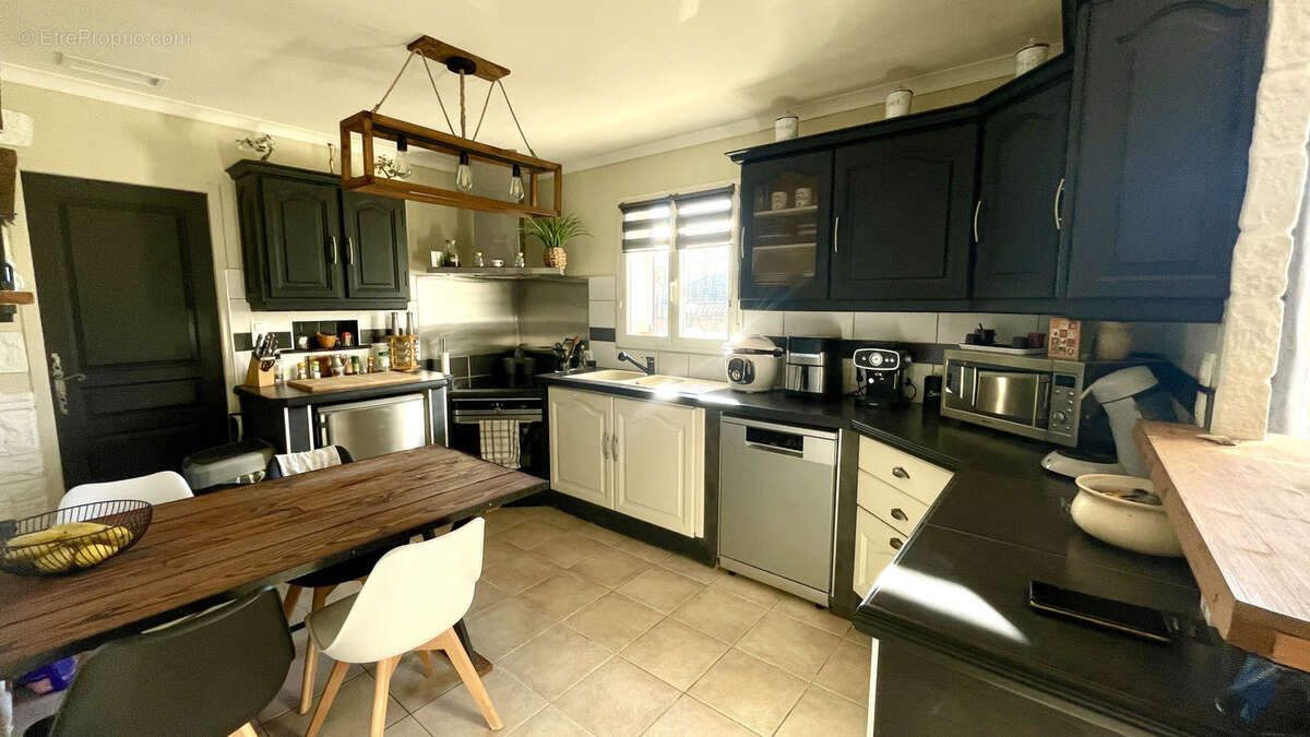 Maison à SAINT-LAURENT-DE-CARNOLS