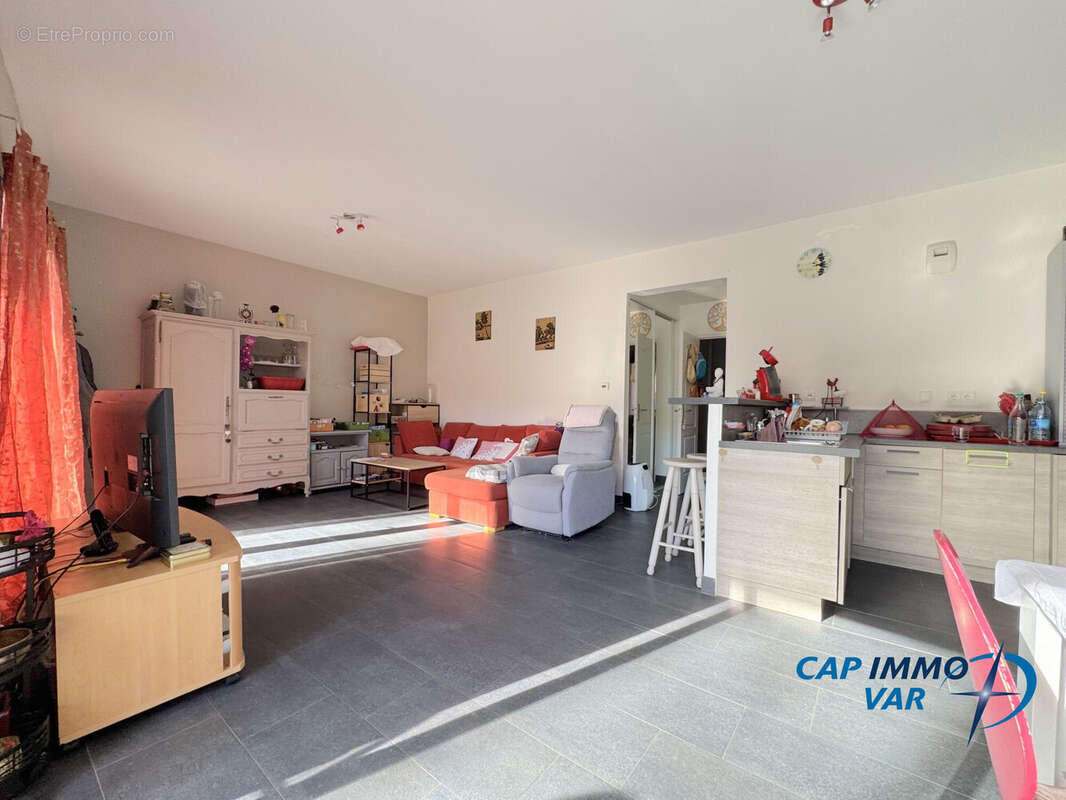 Appartement à SAINT-CYR-SUR-MER
