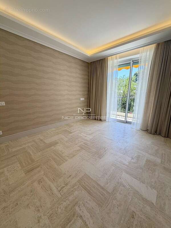 CAP D'AIL : Appartement 3 pièces avec terrasses, à rénover, dans résidence avec piscine et gardien - photo 7