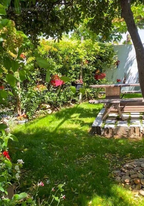 Maison à VIC-LA-GARDIOLE