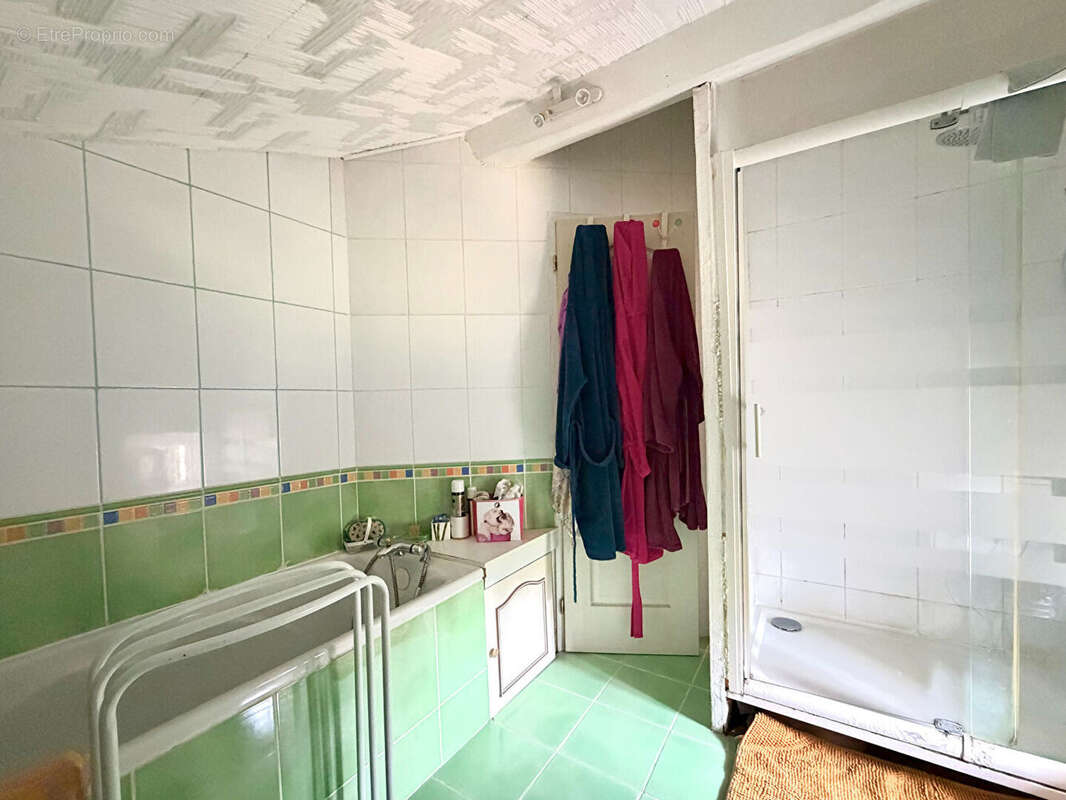 Charmante maison en pierre à Saint Romain Les Atheux 128.69m² - photo 11