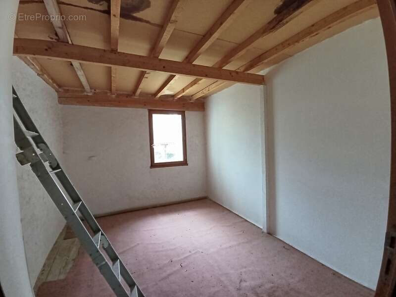 Appartement à FIX-SAINT-GENEYS