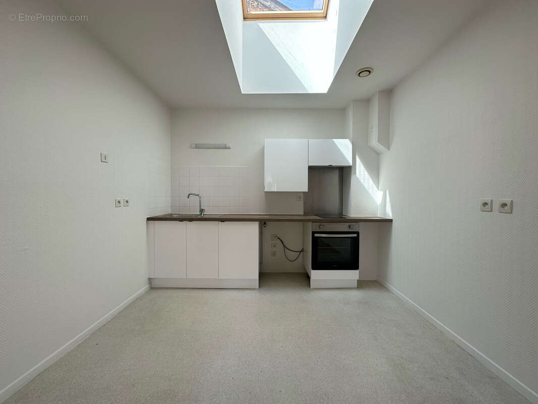 REIMS - Immeuble 1 local et 3 appartements secteur ERLON - photo 2