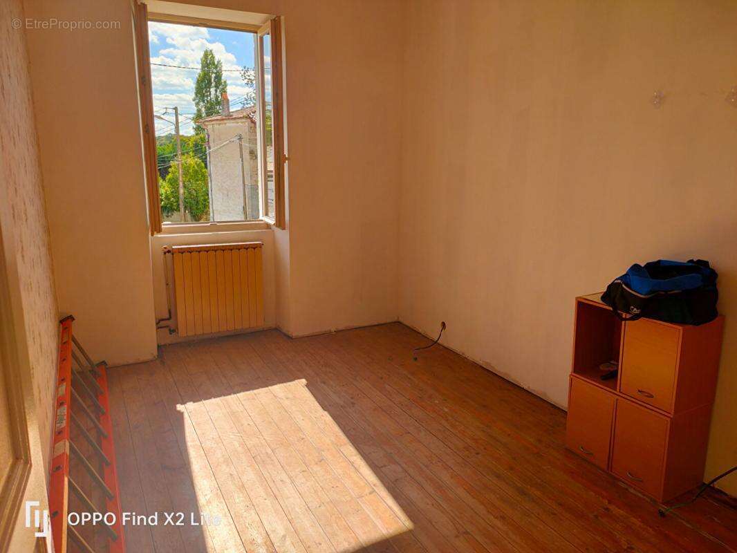 Maison à SAINT-SATURNIN-DU-BOIS