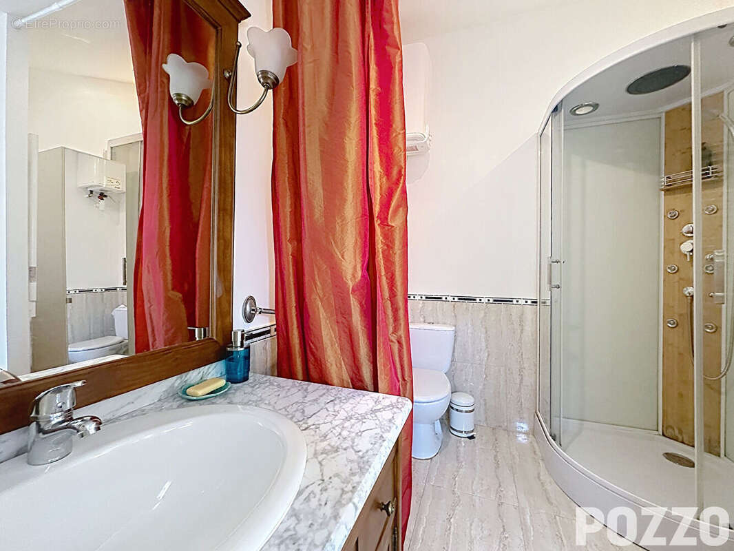 A Vendre - Maison en pierres avec chambre d'hôtes - 7 pièce(s) 150 m² - Terrain d'environ 2196 m² - photo 11