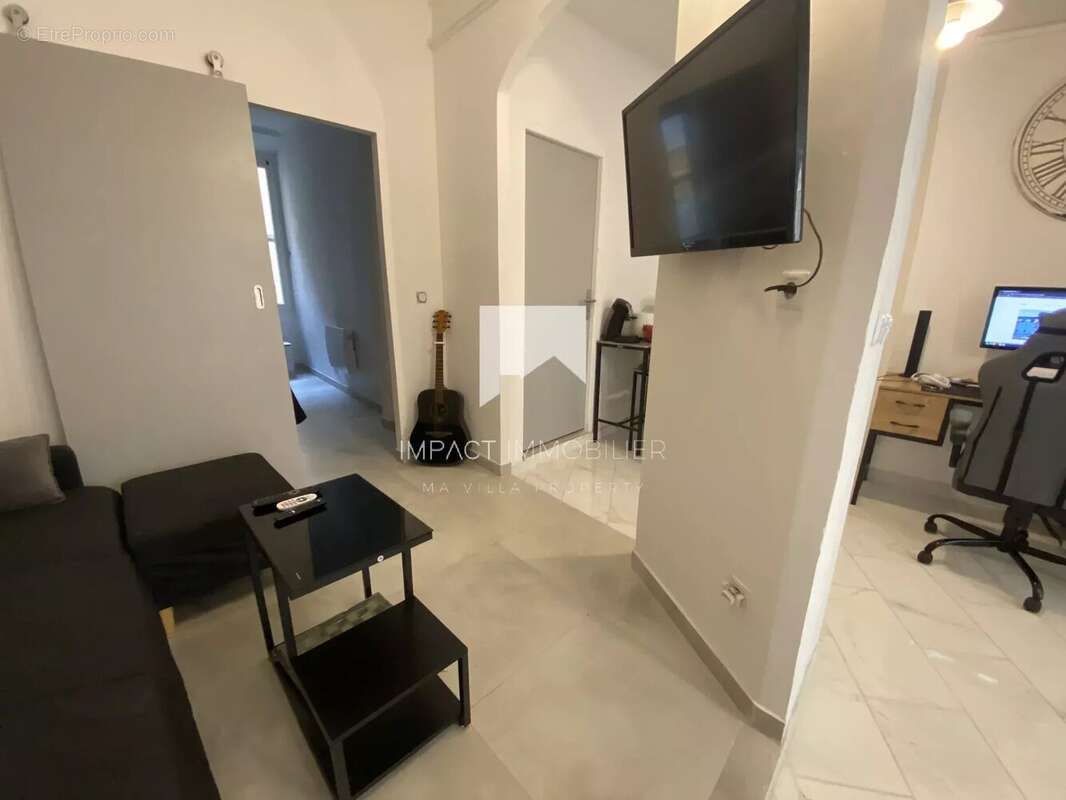 Hyères - Proche Place Massillon - T3 55m² Refait à Neuf + Cave - photo 4