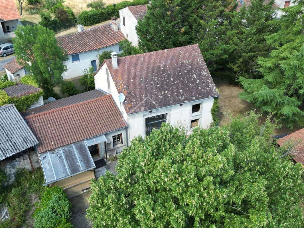 Maison à JENZAT