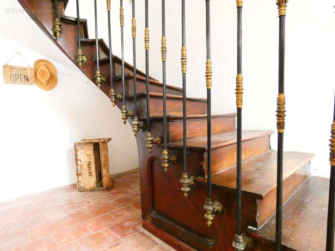 L&#039;Isle-en-Dodon, Haute Garonne, charmante maison spacieuse avec ruisseau, cadre rural, escalier en bois     charming spacious house with stream, rural setting wooden stairs  - Maison à L&#039;ISLE-EN-DODON