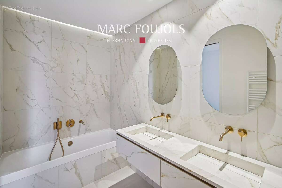Appartement à PARIS-8E