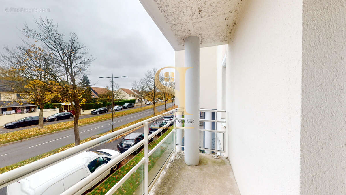 Appartement à SAVIGNY-LE-TEMPLE