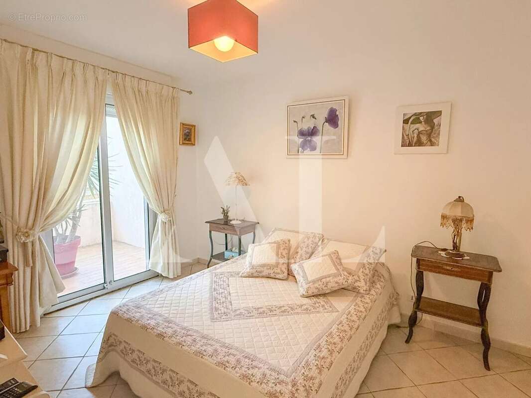 Appartement à VALLAURIS