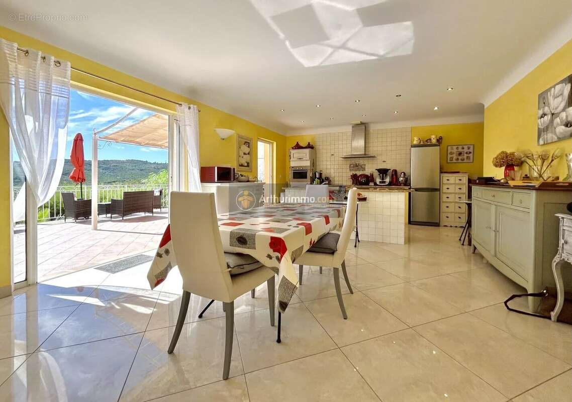 Maison à LES ISSAMBRES