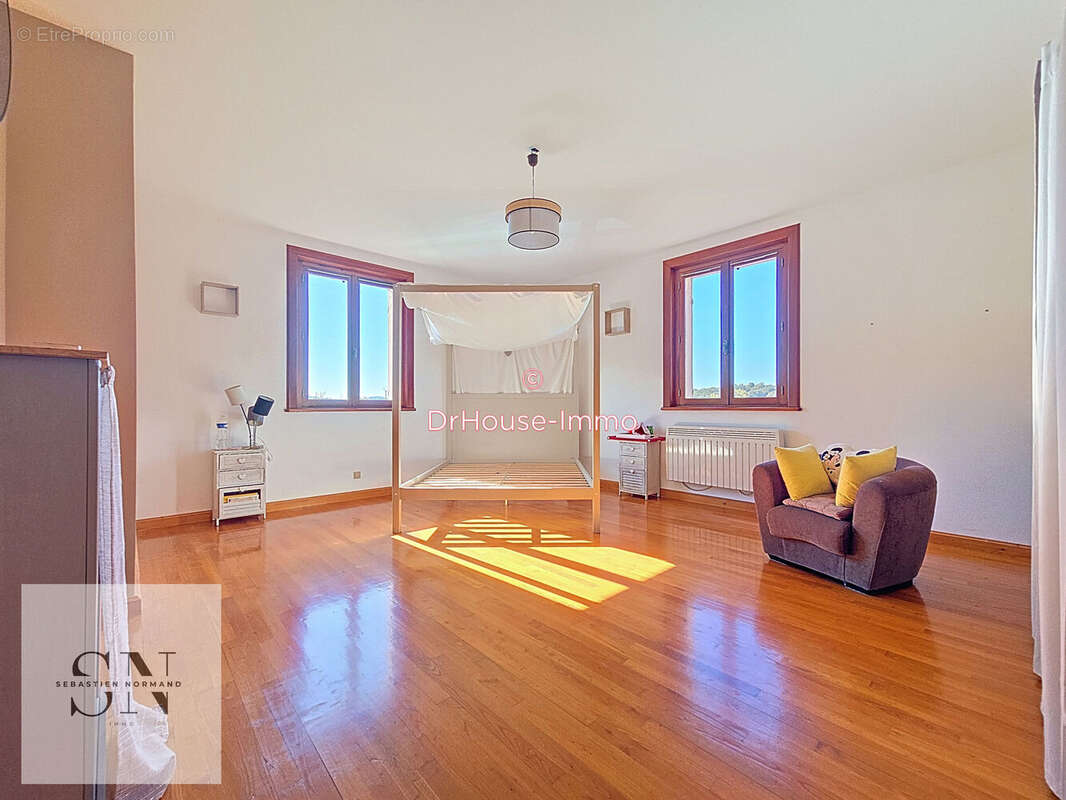 Maison 221 m² à La Sauvetat-Sur-Lede  - photo 9