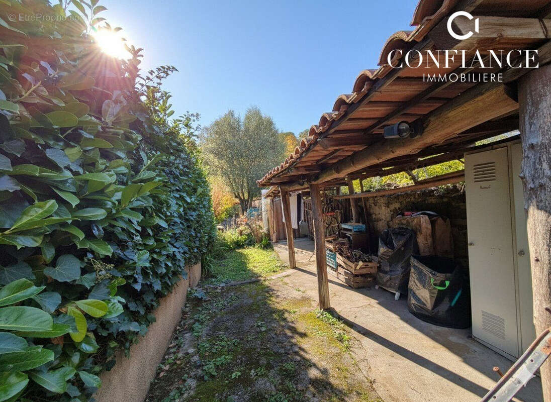 Appartement à CONTES